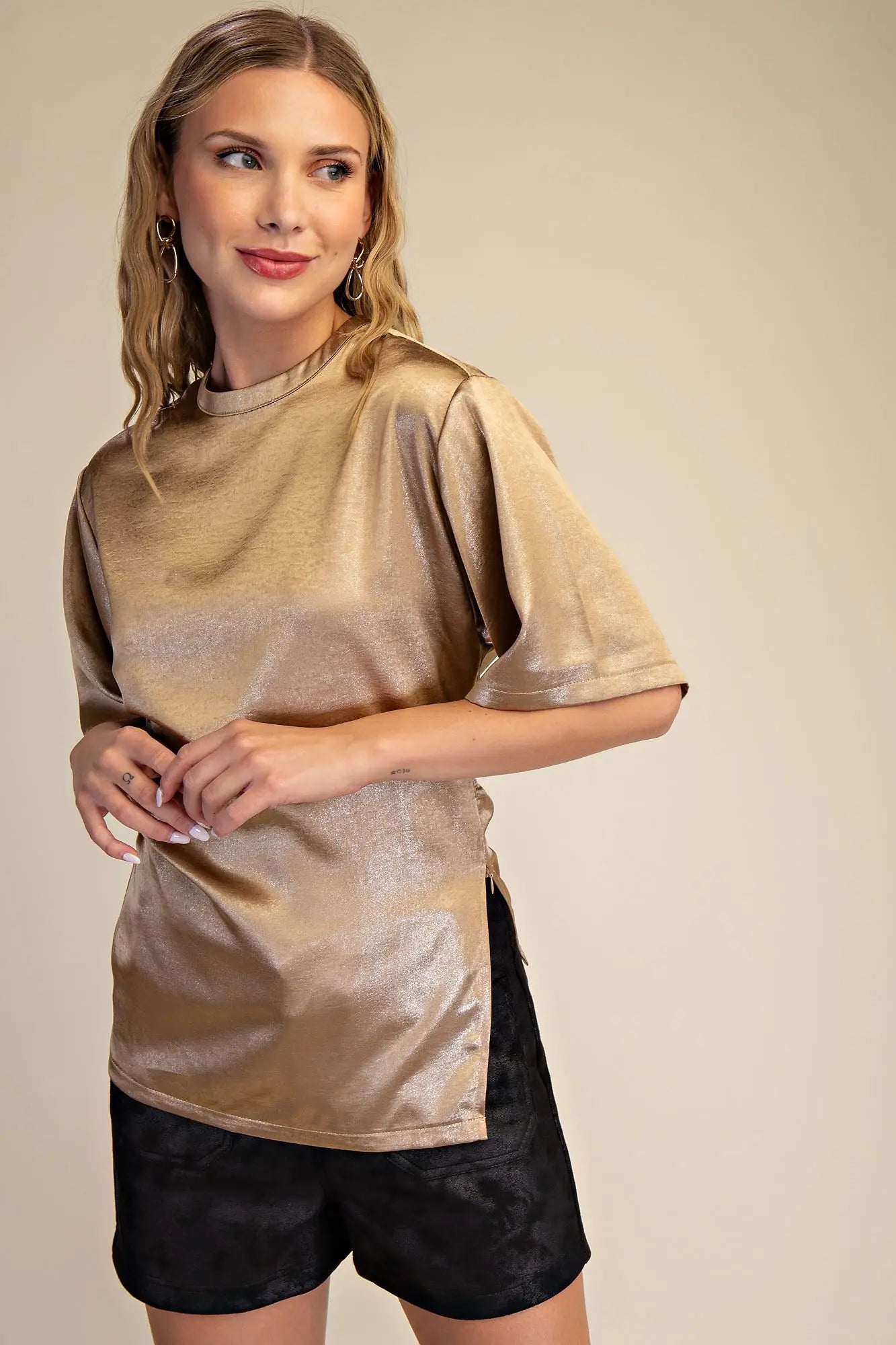 Glam Round neck asymmetrical hem short sleeve top