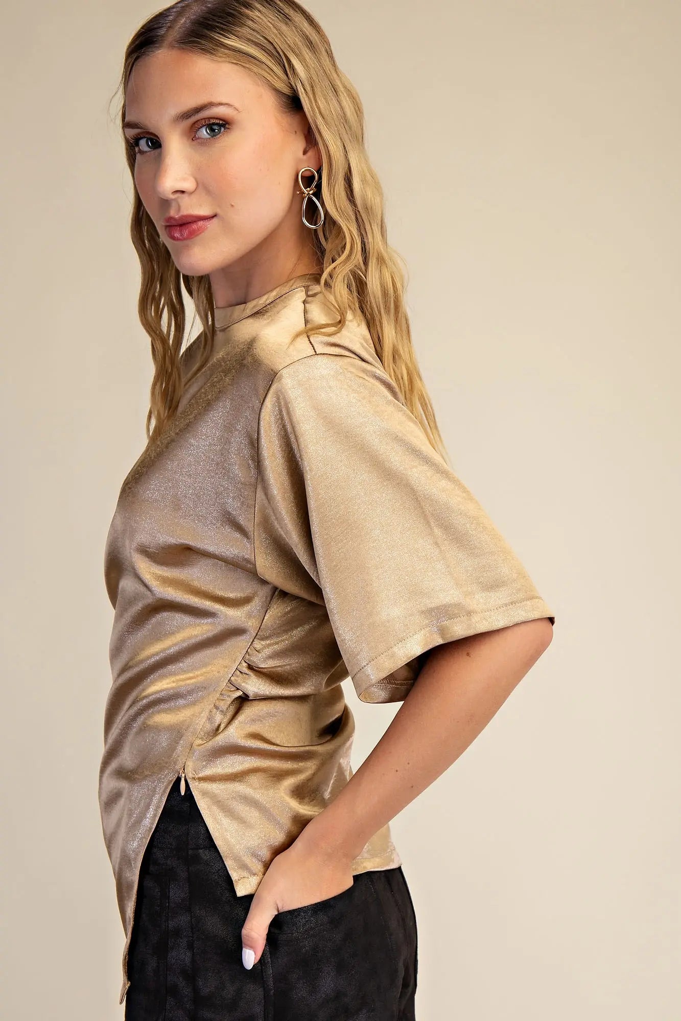 Glam Round neck asymmetrical hem short sleeve top