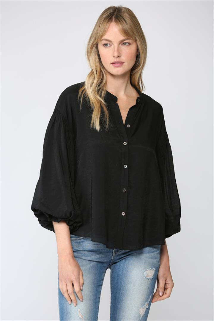 Fate blouse black puffr sleeve button